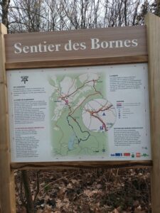 Sentier des bornes à Arfons