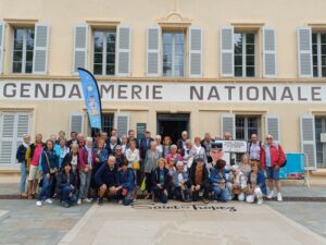 Voyage des randonneurs dans le Var